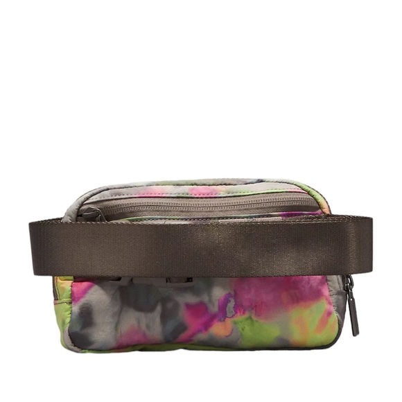 NWT Lululemon Everywhere Belt Bag 1L - Picture 2 of 4